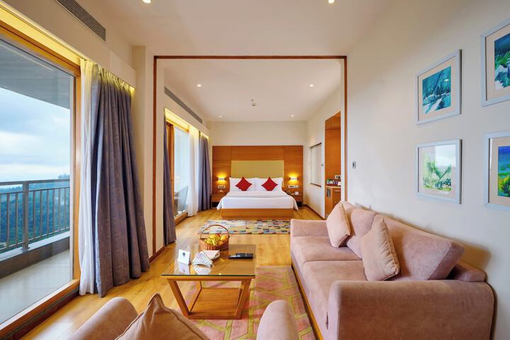 Room 28 of 82