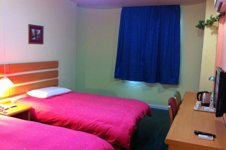 Room 34 of 42