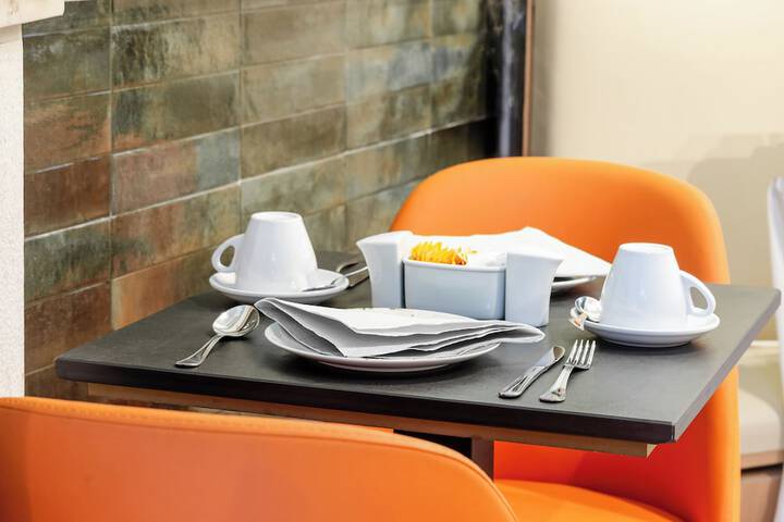 Breakfast/Coffee Service 28 di 34