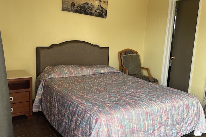Deluxe Single Room (1 of 2)