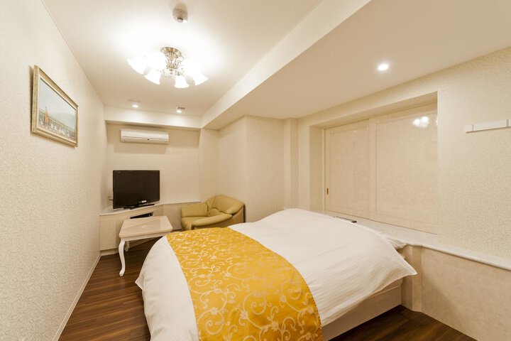 Room 12 of 27