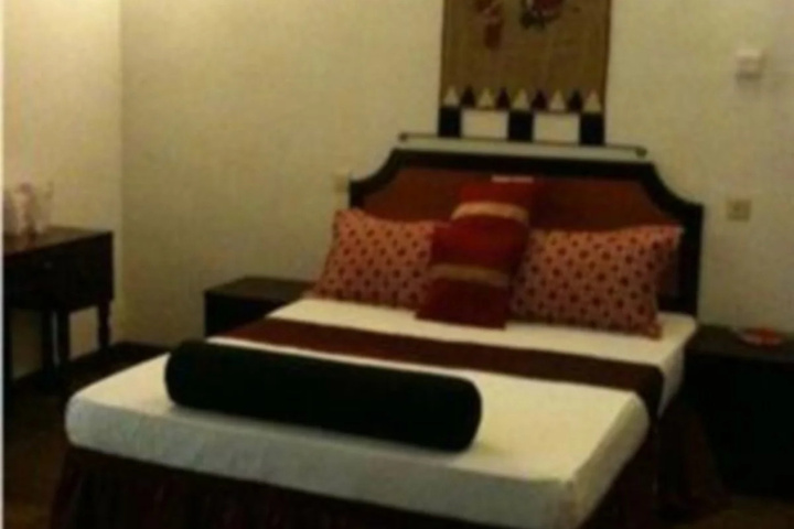 Room 4 of 7