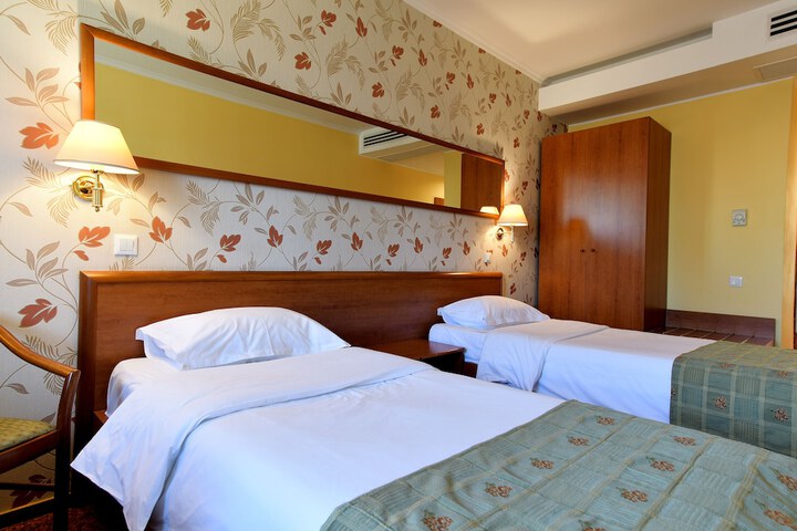 Room 14 of 45