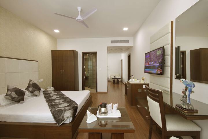 Room 10 of 42