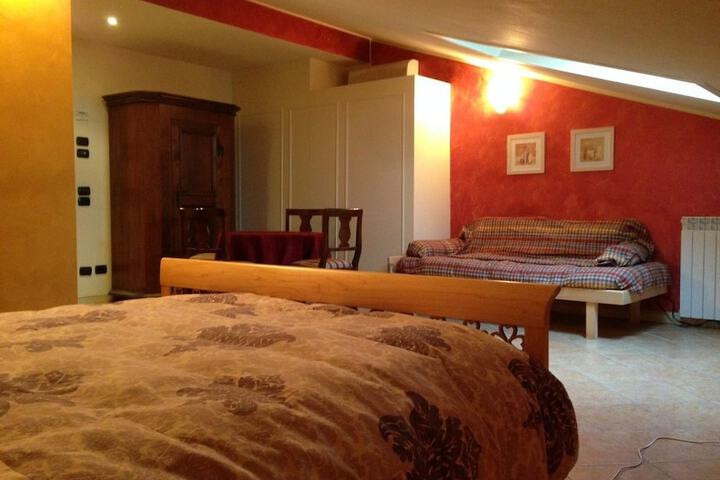 Room 3 of 76