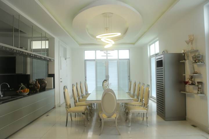 Dining 2 of 4
