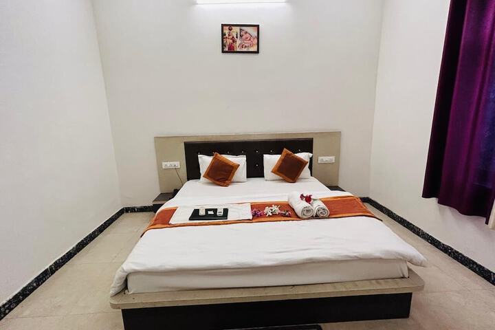 Room 2 of 13