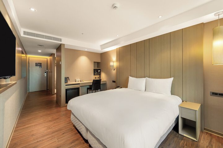 Room 10 of 108