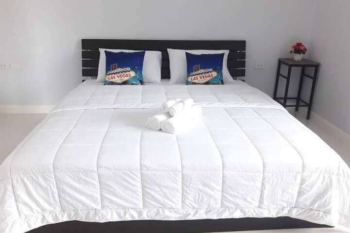 Room 6 of 11