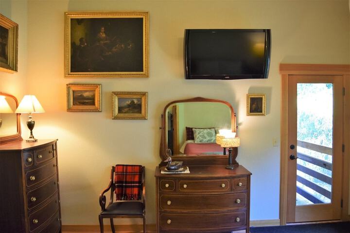 Room 1 of 82