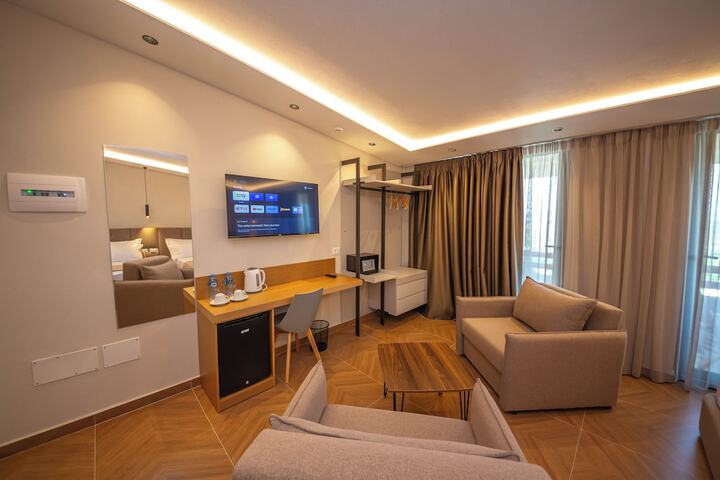 Room 8 of 95