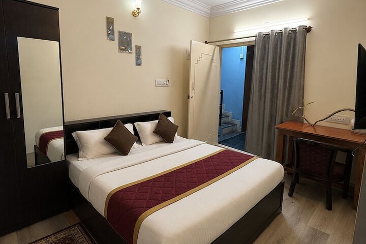 Room 10 of 19
