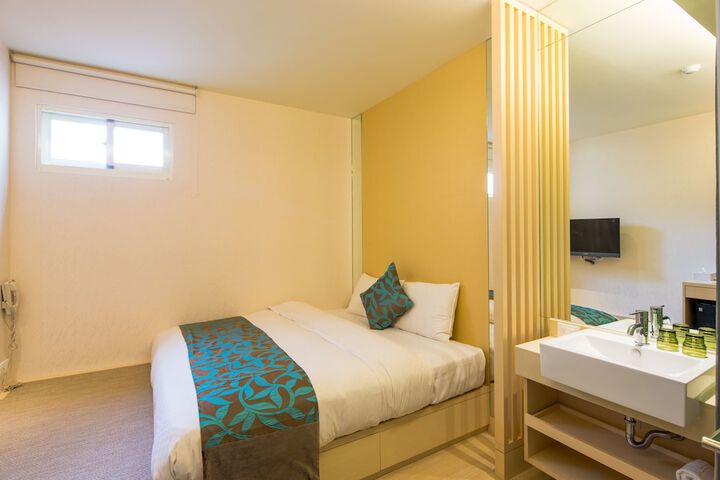 Room 4 of 34