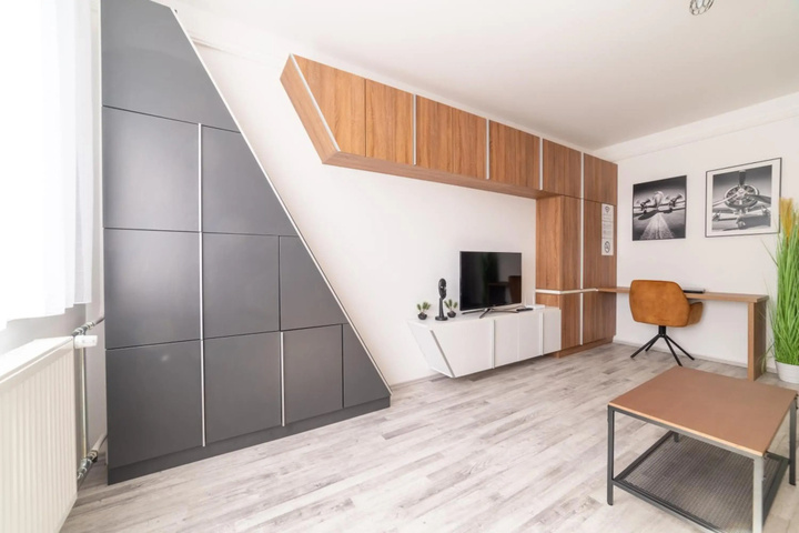 Room 2 of 15