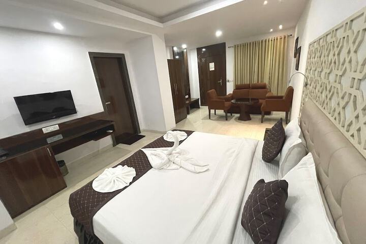 Room 9 of 29