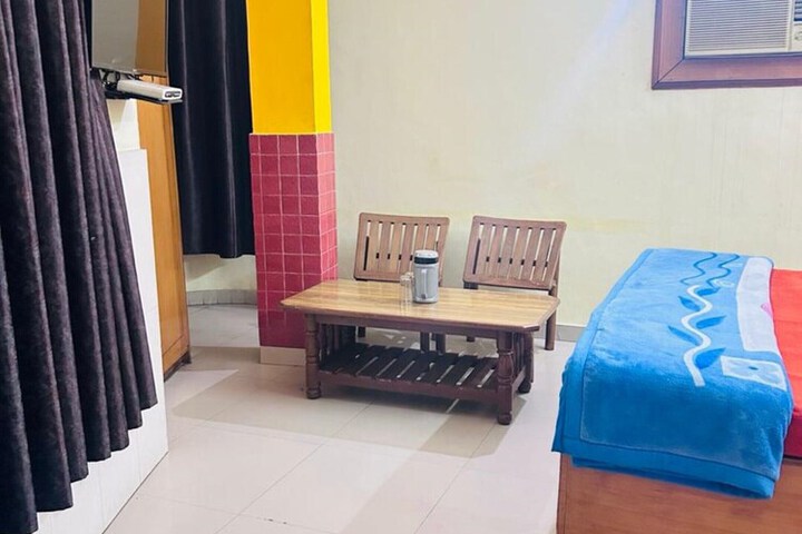 Room 10 of 13