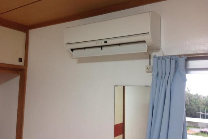 Room 9 of 35