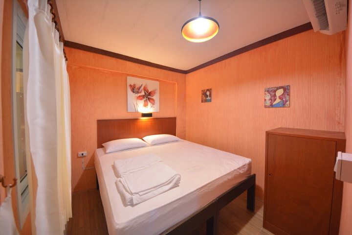 Room 6 of 34
