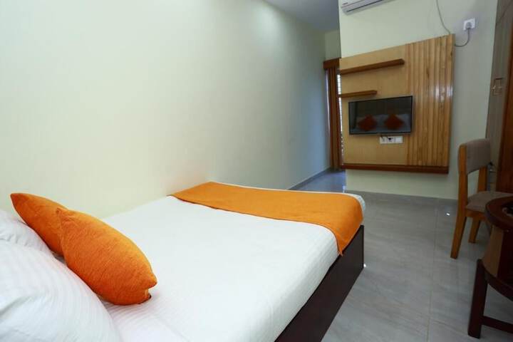 Room 5 of 32