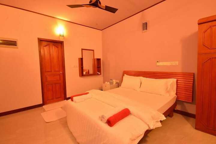 Room 6 of 14