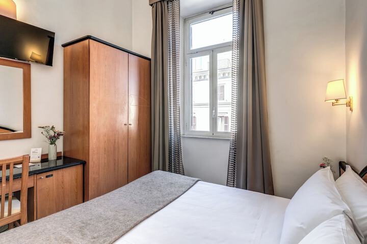 Room 43 of 82