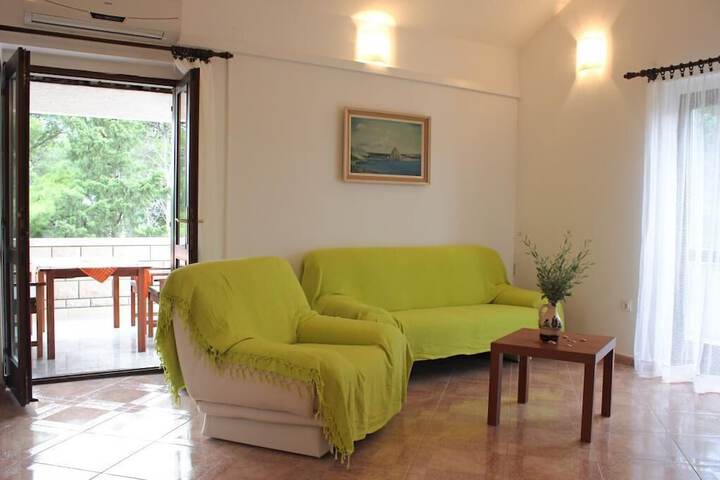 Room 12 of 20