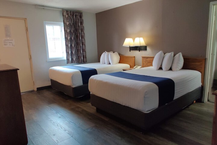 Deluxe 2 Double Beds (1 of 24)