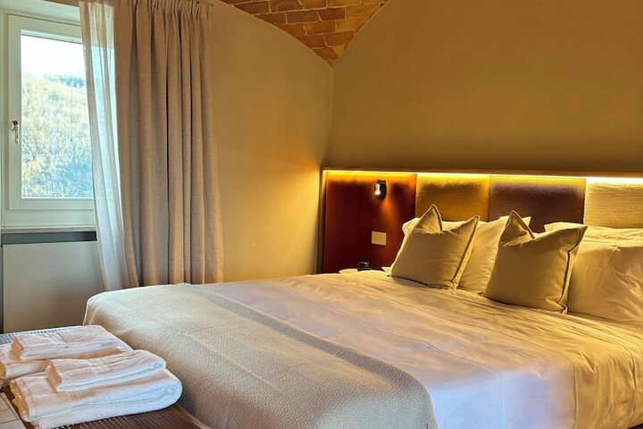 Room 3 of 62