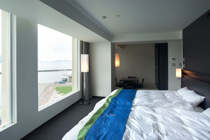 Room 7 of 16