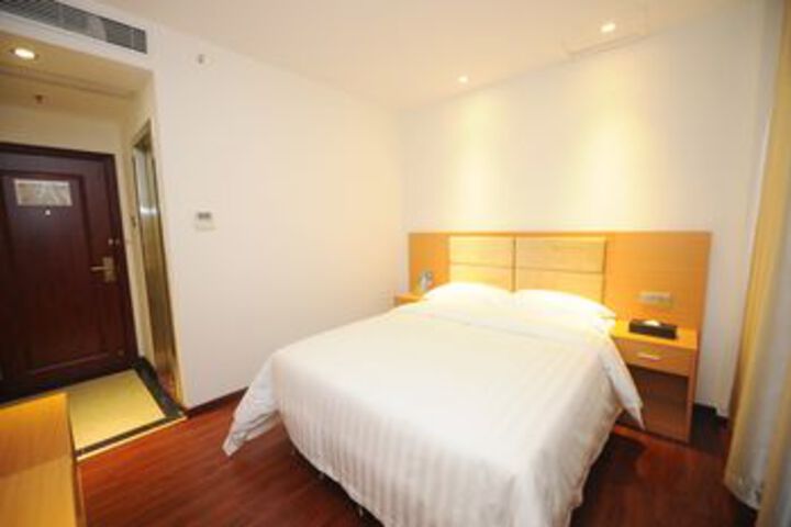 Room 14 of 18