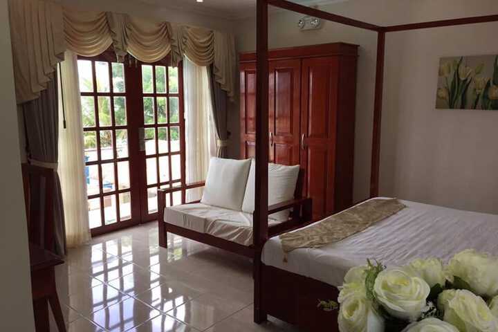 Room 4 of 42