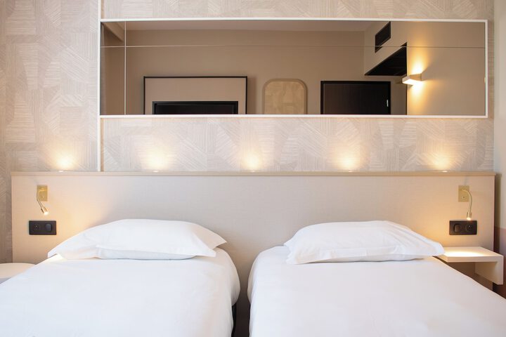 Room 43 of 98