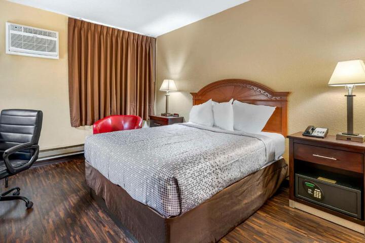 Double Bed Accessible (1 of 19)
