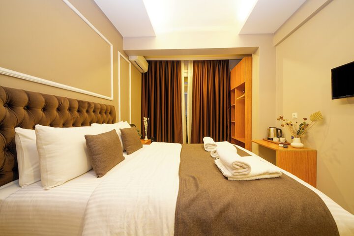 Room 17 of 35
