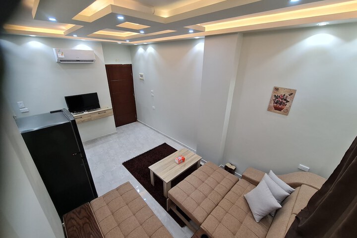 Room 8 of 12