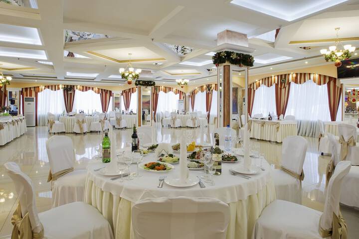 Ballroom/Hall 102 of 120