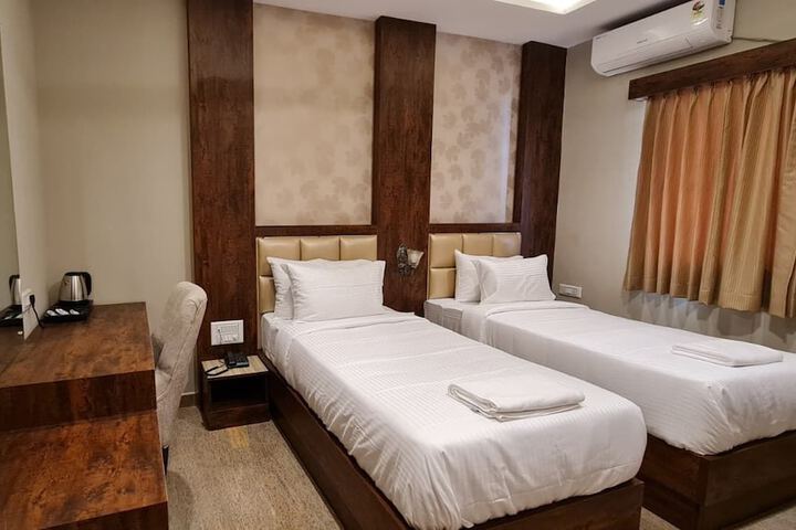 Room 6 of 32