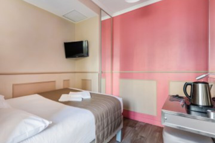 Room 10 of 60