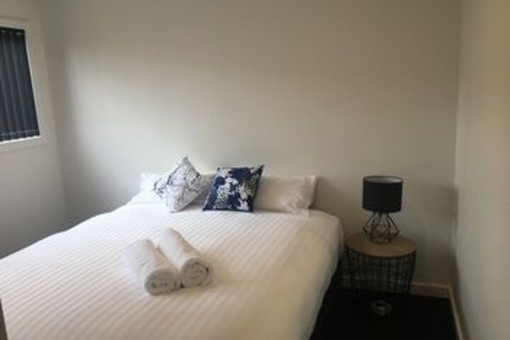 Room 4 of 8