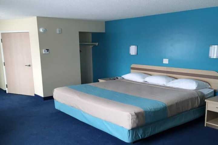 Room 7 of 16