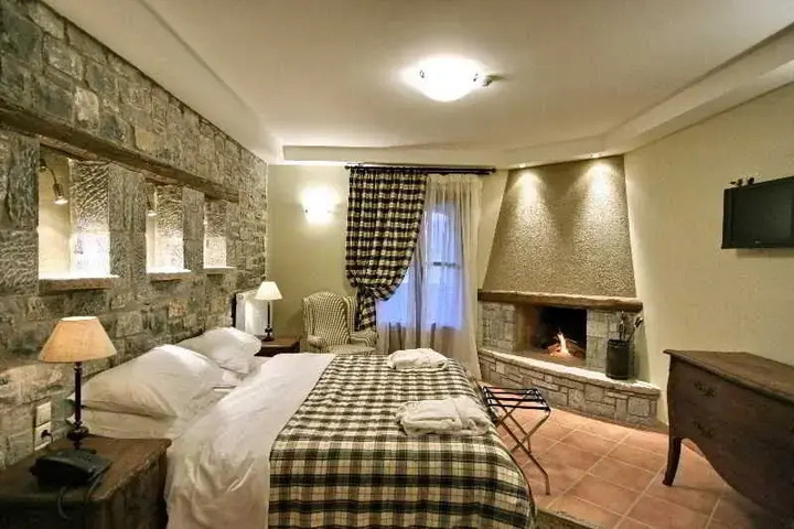 Grand Vytina Hotel & Suites