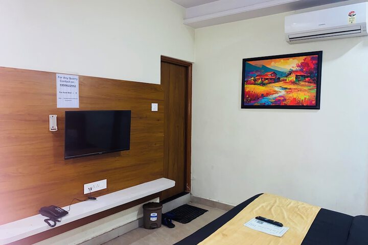 Room 15 of 19