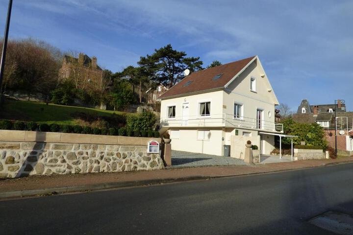 Le Clos des Camélias 4 chambres- 8 personnes- 300m de la plage