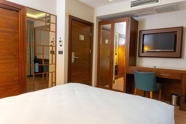 Room 7 of 31