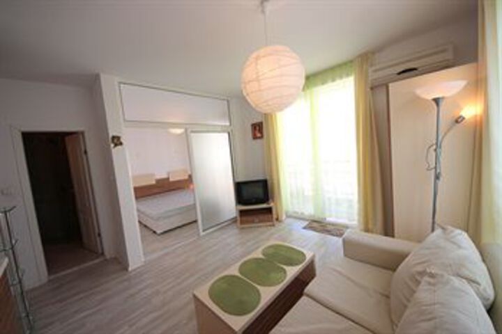 Room 85 of 153