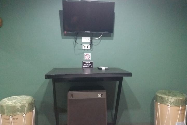 Room 2 of 39