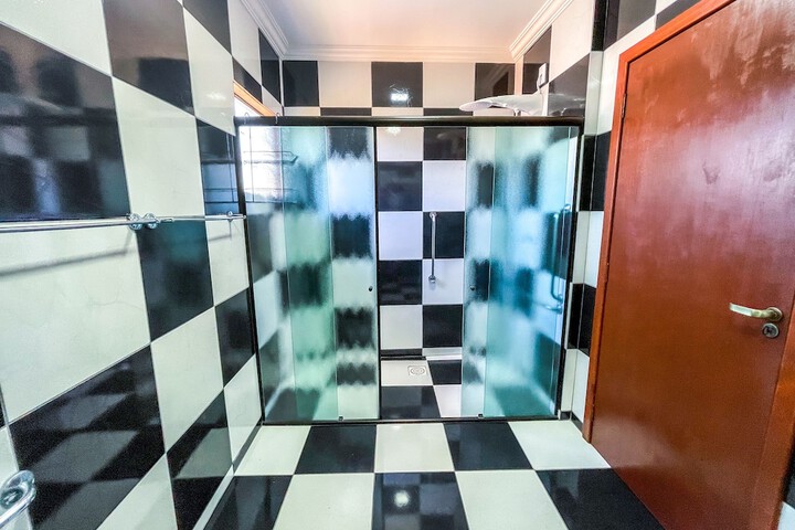 Room 67 of 116