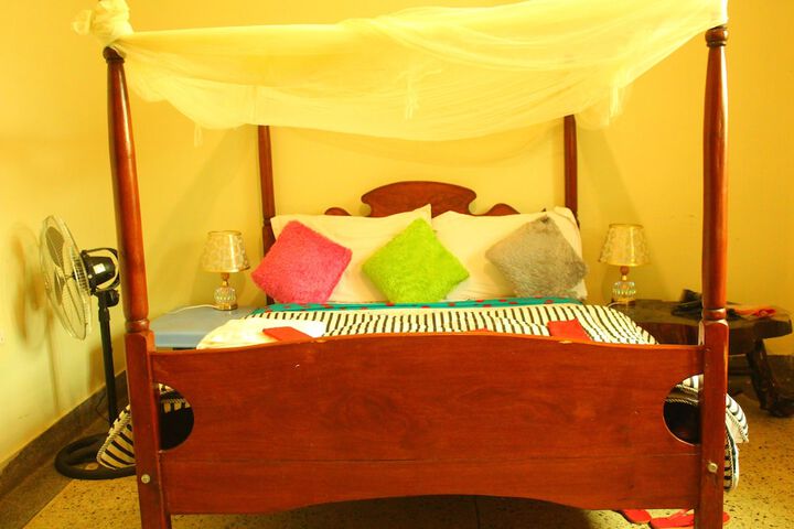 Room 6 of 33
