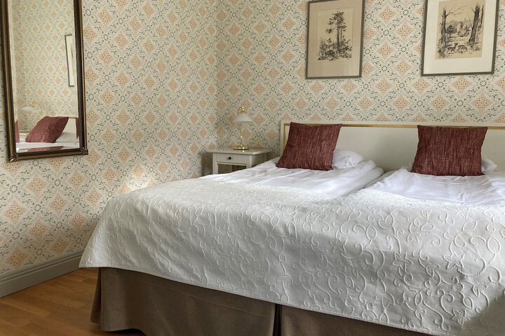 Room 10 of 36