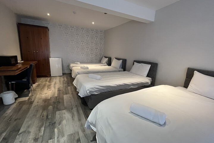 Room 32 of 72